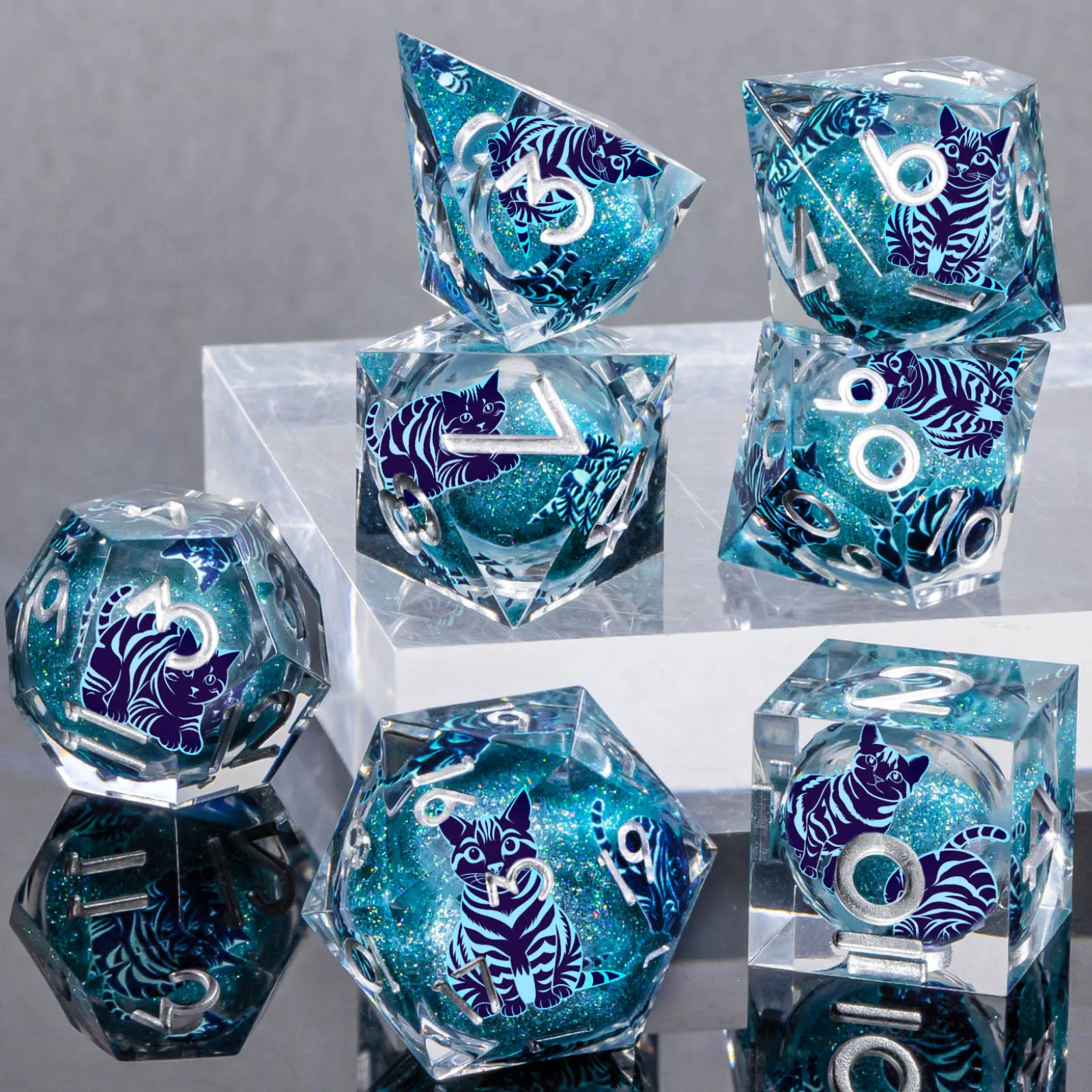 مجموعة نرد أساسي سائلة من Cat DND D&D، مجموعة نرد الزنزانة والتنين ذات الحافة الحادة، D وD لعب الأدوار D20 D12 D10 D8 D6 D4