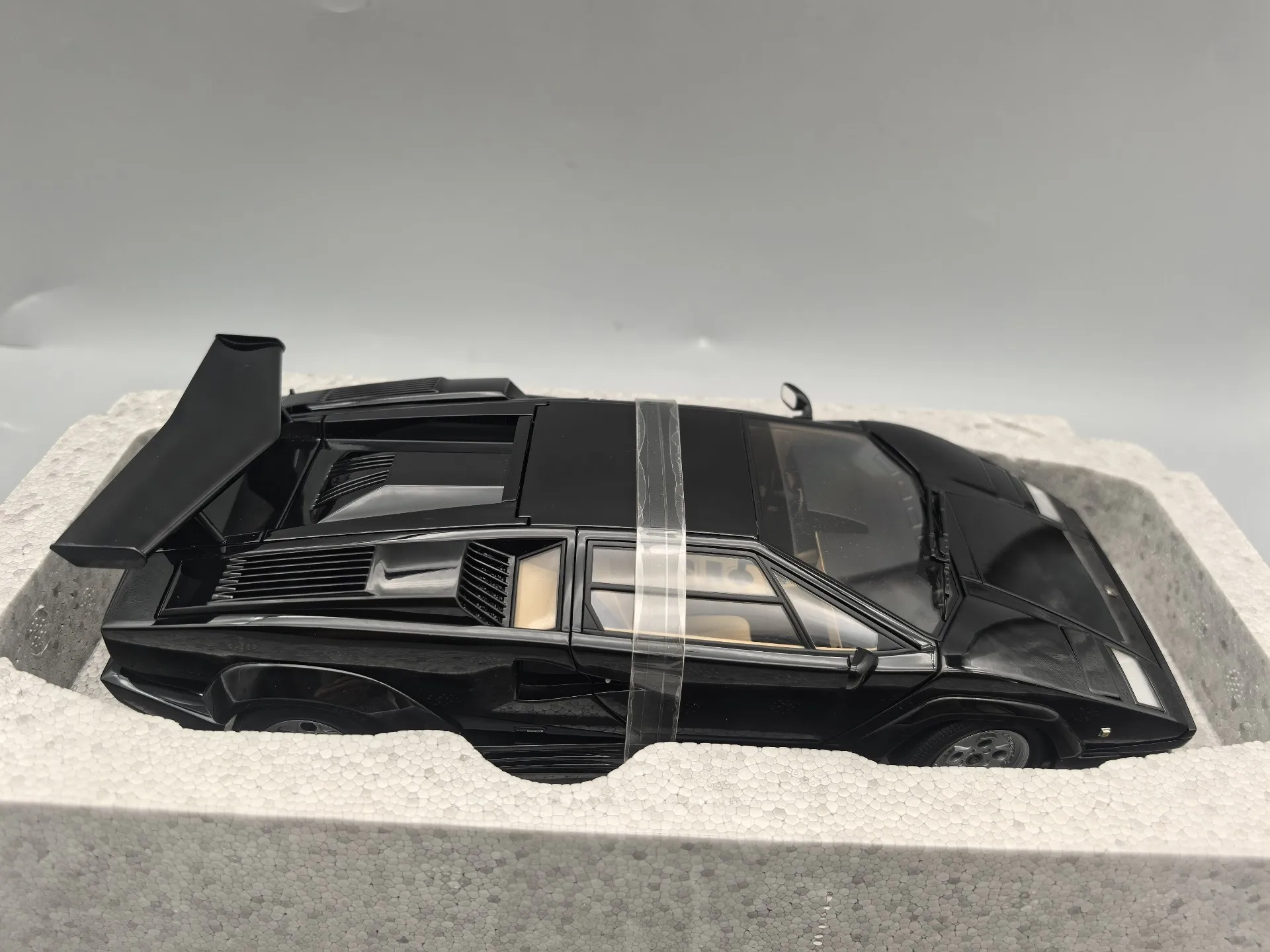 Autoart 1:18 COUNTACH 25th ANNIVERSARY EDITION Simulation Limited Edition All Open Alloy Metal Static Car Model Toy Gift