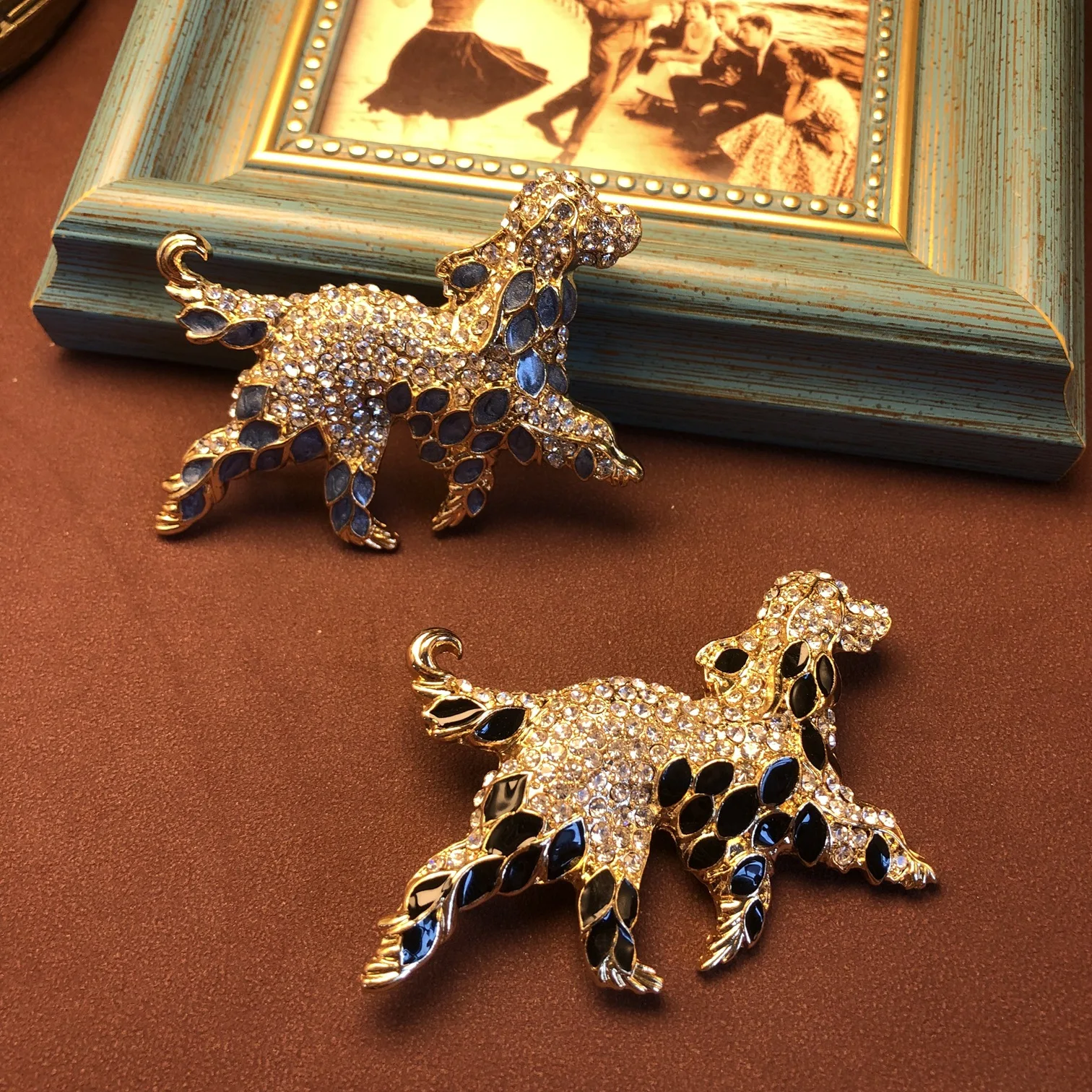 

Creative cute retriever dog brooch alloy diamond-encrusted animal badge pin clothing bag accessories