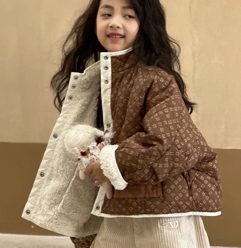سترة شيربا جديدة للفتيات لعام 2025 معطف سميك من القطيفة مطبوع عليه زهور لخريف/شتاء ملابس خارجية للأطفال على الوجهين #4