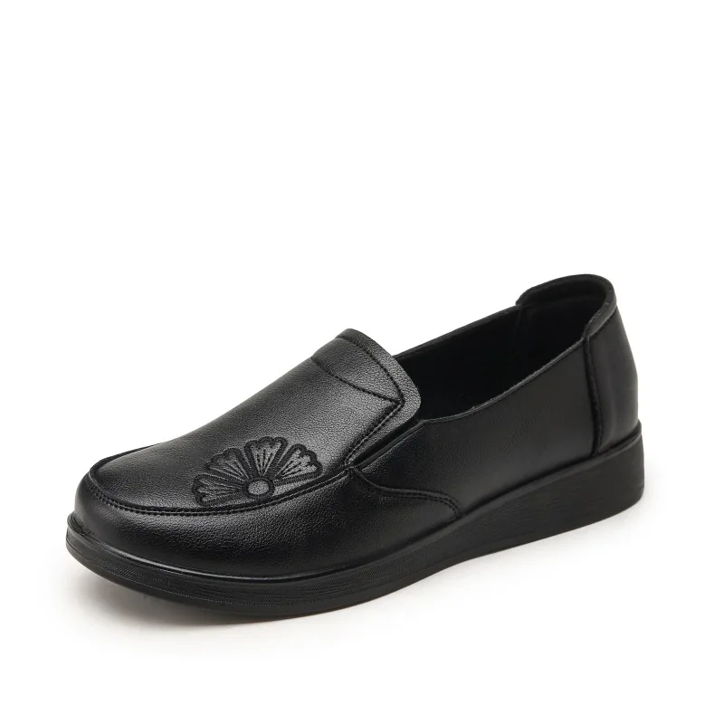 Spring Autumn Women Shoes Loafers Soft Leather Shoes Solid Color Casual Shoes Mother Slip On Black Single Shoes Big Size 35-42