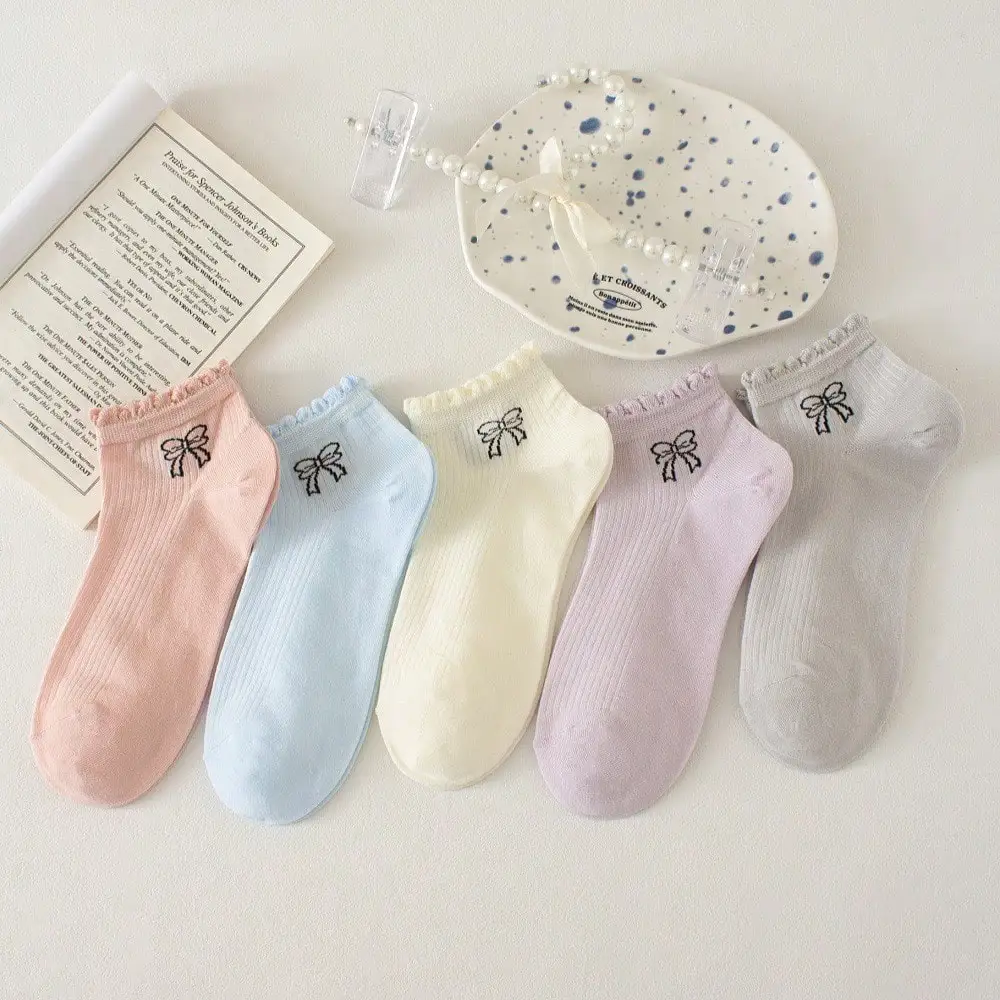 5 Pairs of Random Mixed Color Socks with Lace Bow Patterns for Women, Versatile Mid-Calf Socks for All Seasons Suitable