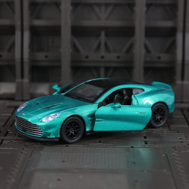 1:34 Simulation Aston Martin Vanquish 2025 Alloy Car Model doors on both sides that can be opened suitable for collection