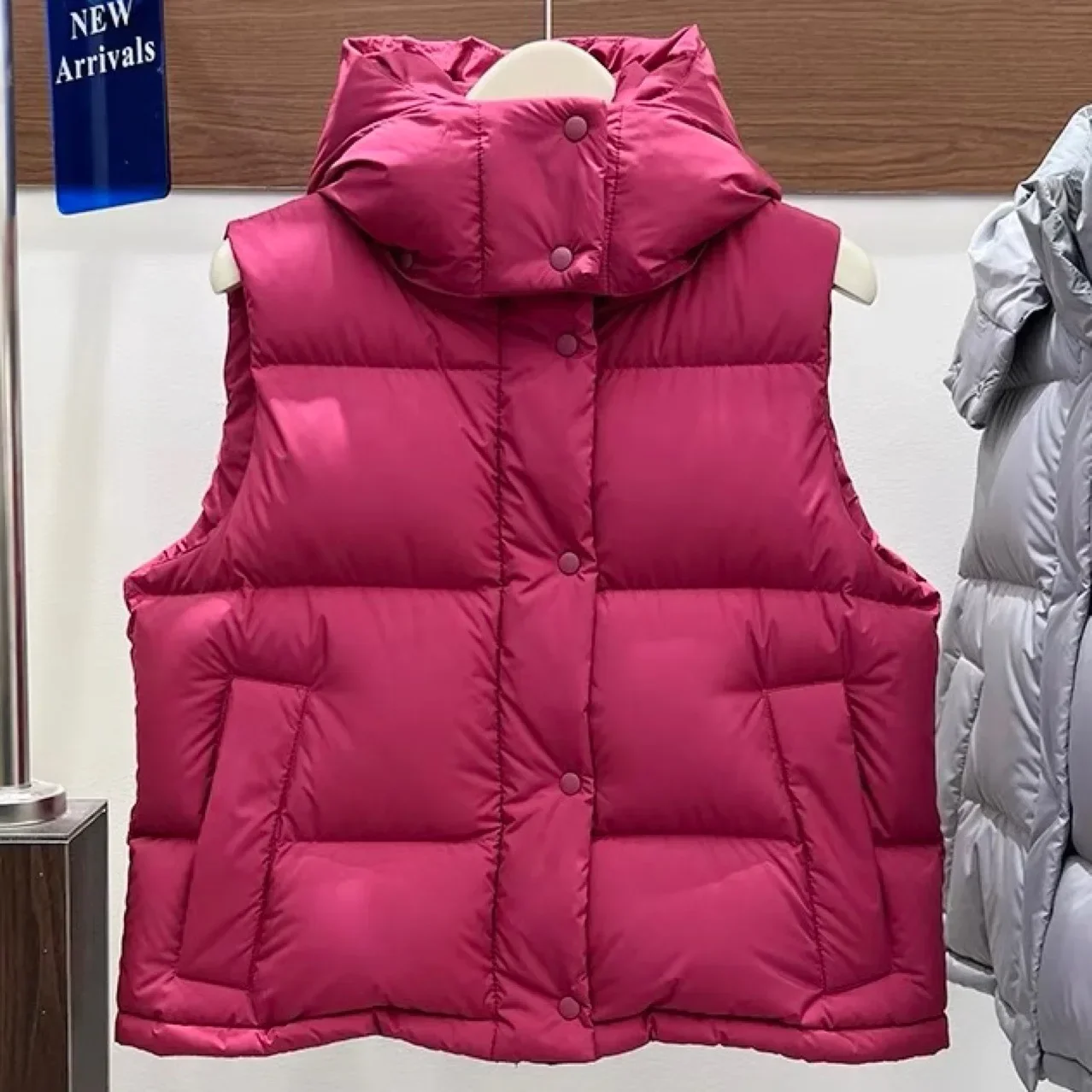 

Autumn and Winter European New Women's Down Vest Commuter Loose Hooded Short White Duck Down Vest