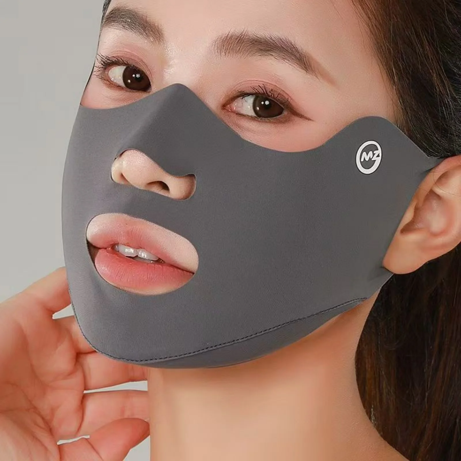 

1PC New Breathable Ice Silk Mask Washable Dustproof Sunscreen Mask Anti-UV Riding Face Mask Protect The Corners of The Eyes