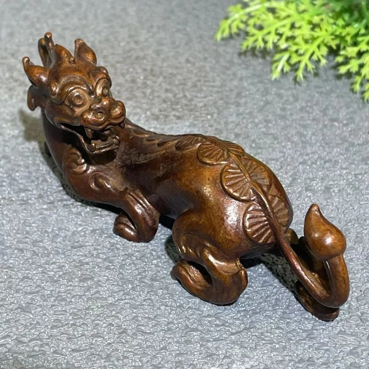 Vintage China Archaize Crafts Copper Alloy Pi Xiu Furniture Table Ornament