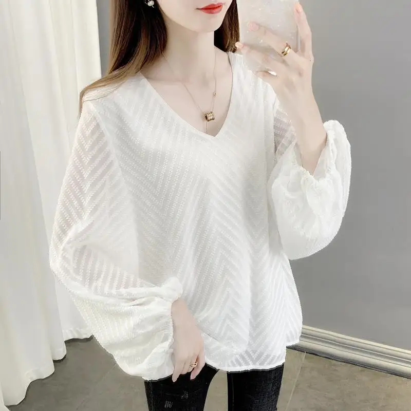 Blusa elegante de manga acampanada con cuello en V para mujer, Jersey informal de Color sólido, camisa de oficina que combina con todo, Primavera, 2023