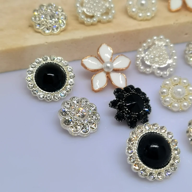 Mini Luxury Rhinestone Pearl Decor Buttons Of Clothing Black White Heart Flower Round Design Fashion Button For Women Shirt DIY