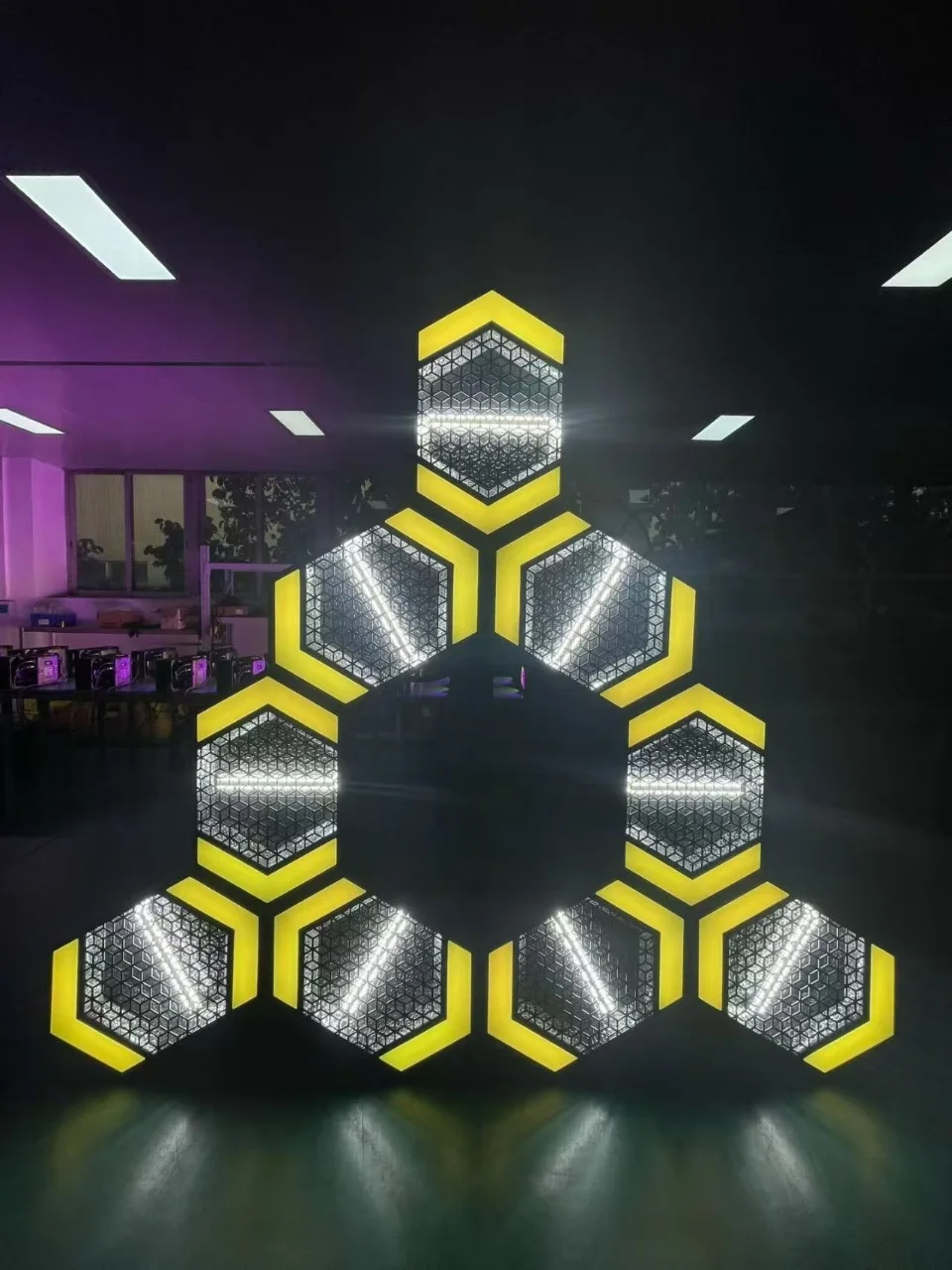 

200W Single-Head RGB COB LED Retro Lamp Stage Light with DMX512 Sound Control Strobe Function for Party DJ Lighting