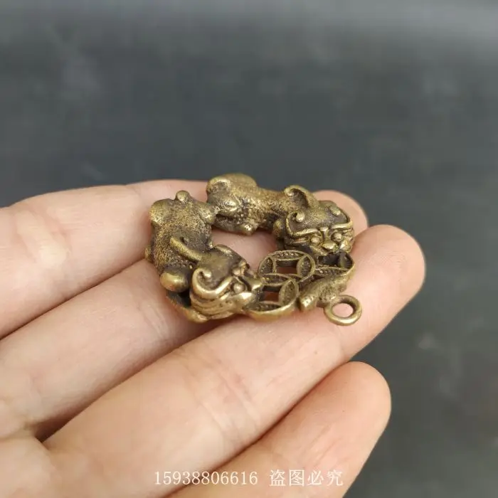 Dealing with miscellaneous old yellow copper pixiu copper pendants and old objects