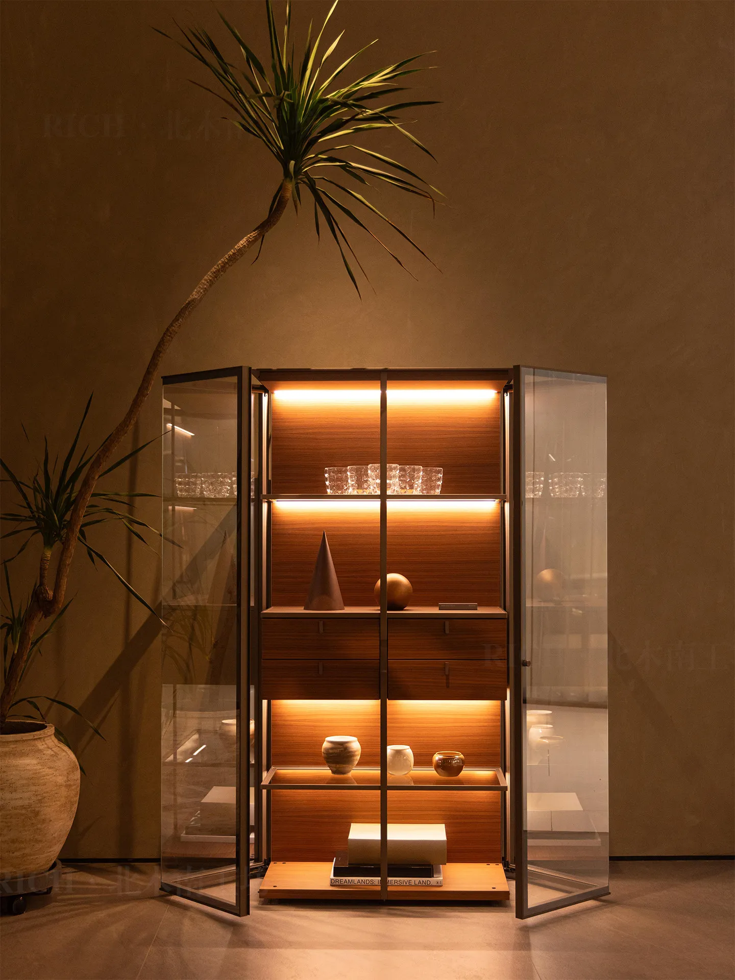 Italian light luxury double-door glass airplane cabinet, wine cabinet, modern high-end figure red wine display