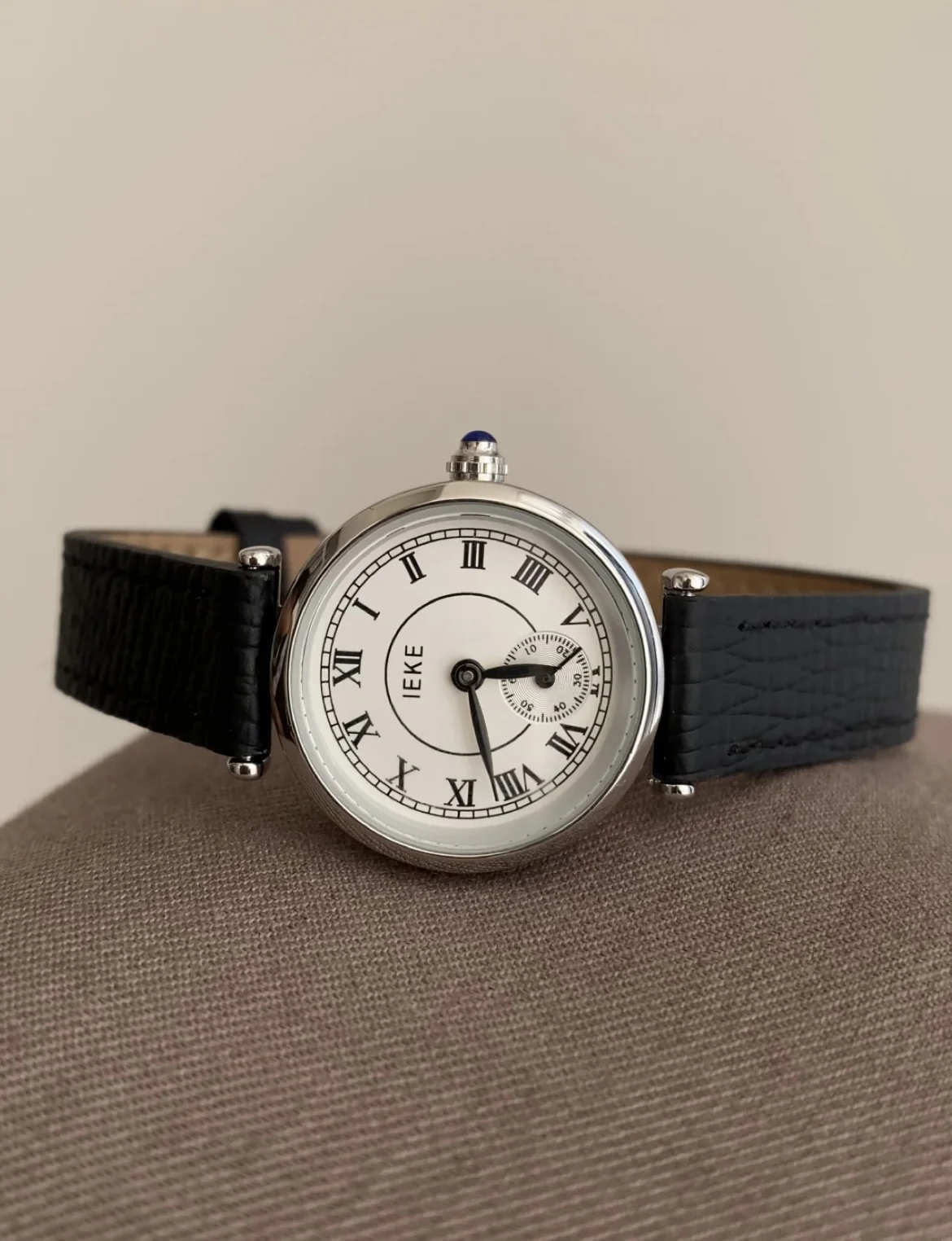 Original Luxury Women'S Watch Round Design Stylish And Sophisticated Grey Color Versatile And Elegant Perfect As A Women'S Gift.