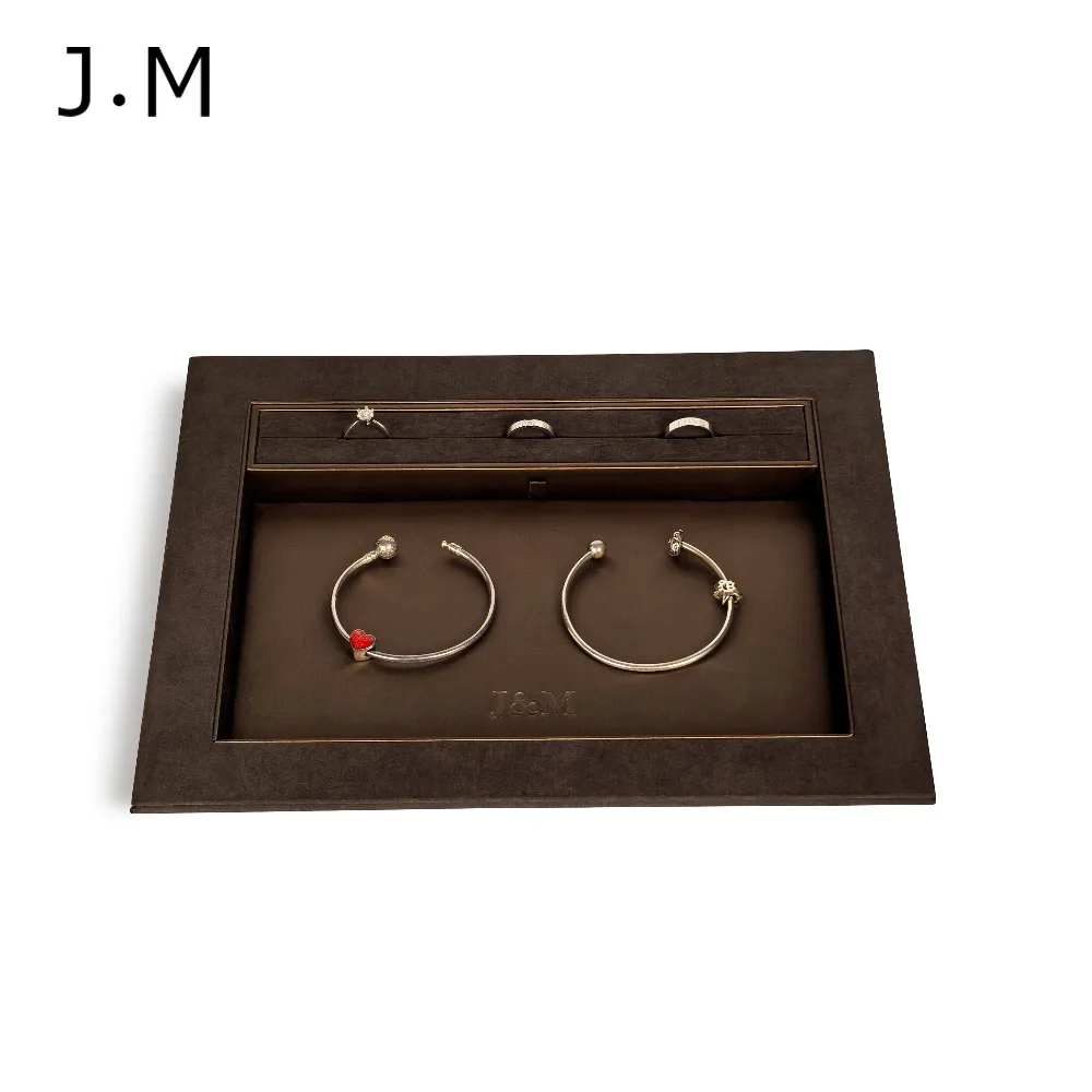 

Набор из 5 подставок-органайзеров для демонстрации ювелирных изделий: для колец, ожерелий, серег, браслетов. Поднос для хранения и упаковки украшений.