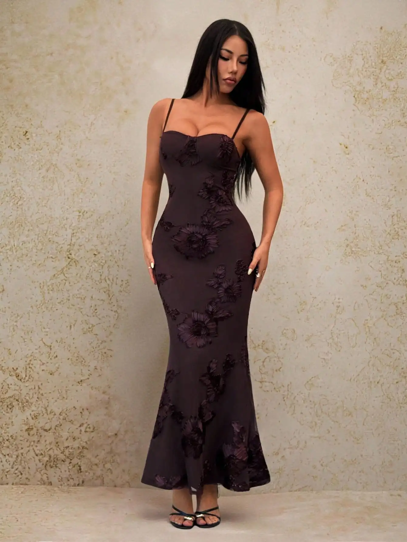 

Elegant Dark Purple Floral Mermaid Maxi Dress With Spaghetti Strap And Built-In Bra