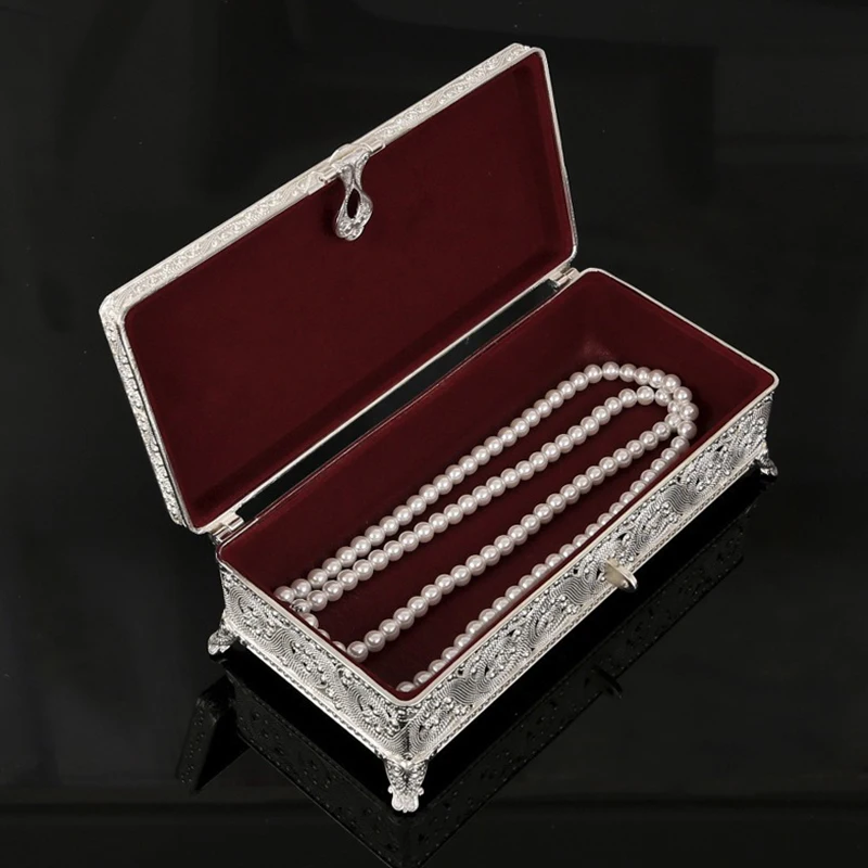 Metal Jewelry Box Vintage Luxury Jewelry Organizer Box Storage Bracelet Display Portable Travel Storage Containers Wedding Gifts