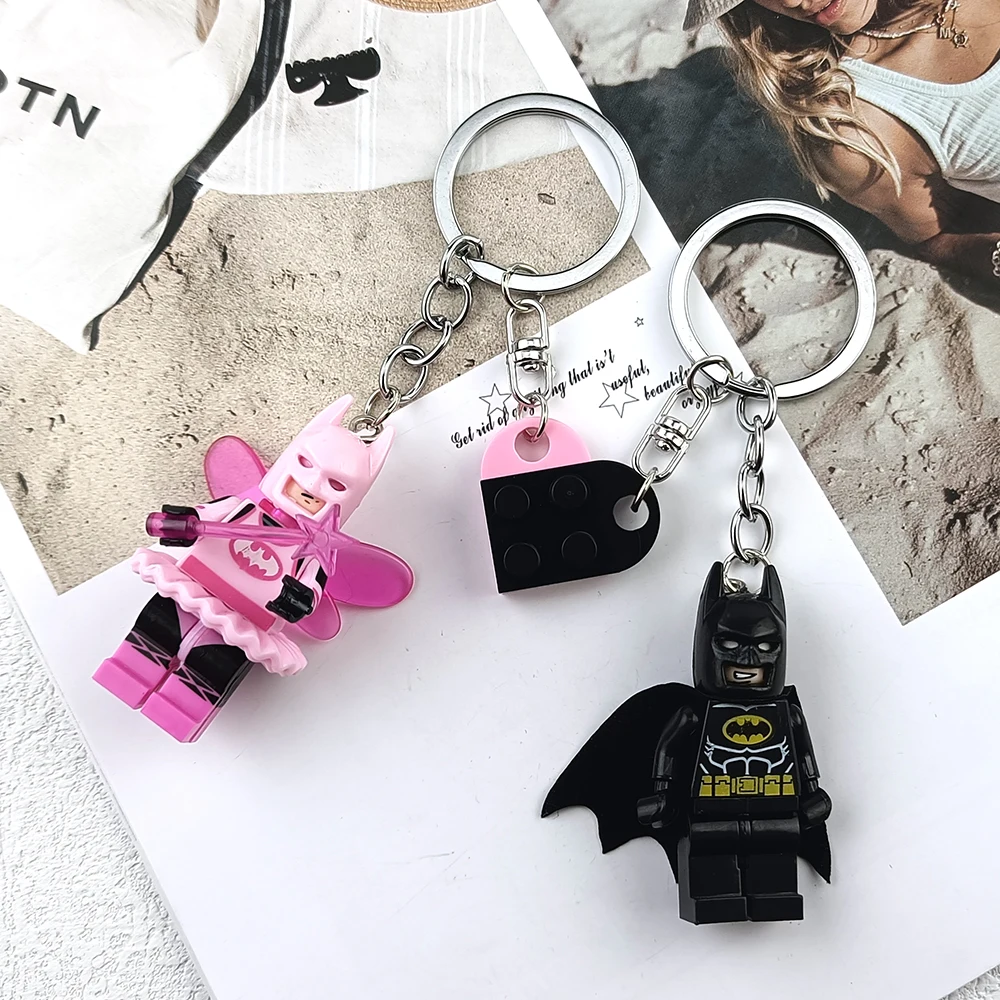 2 llaveros estilo Lego de Batman para parejas, llaveros a juego de hadas negras y rosas para amantes