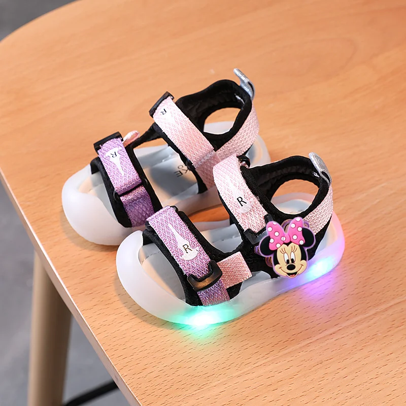 

Сандалии Stitch Baotou со светодиодной подсветкой, новые летние пляжные туфли для девочек Disney, пляжная обувь с Микки Маусом для девочек, тапочки с мягкой подошвой и Микки Маусом