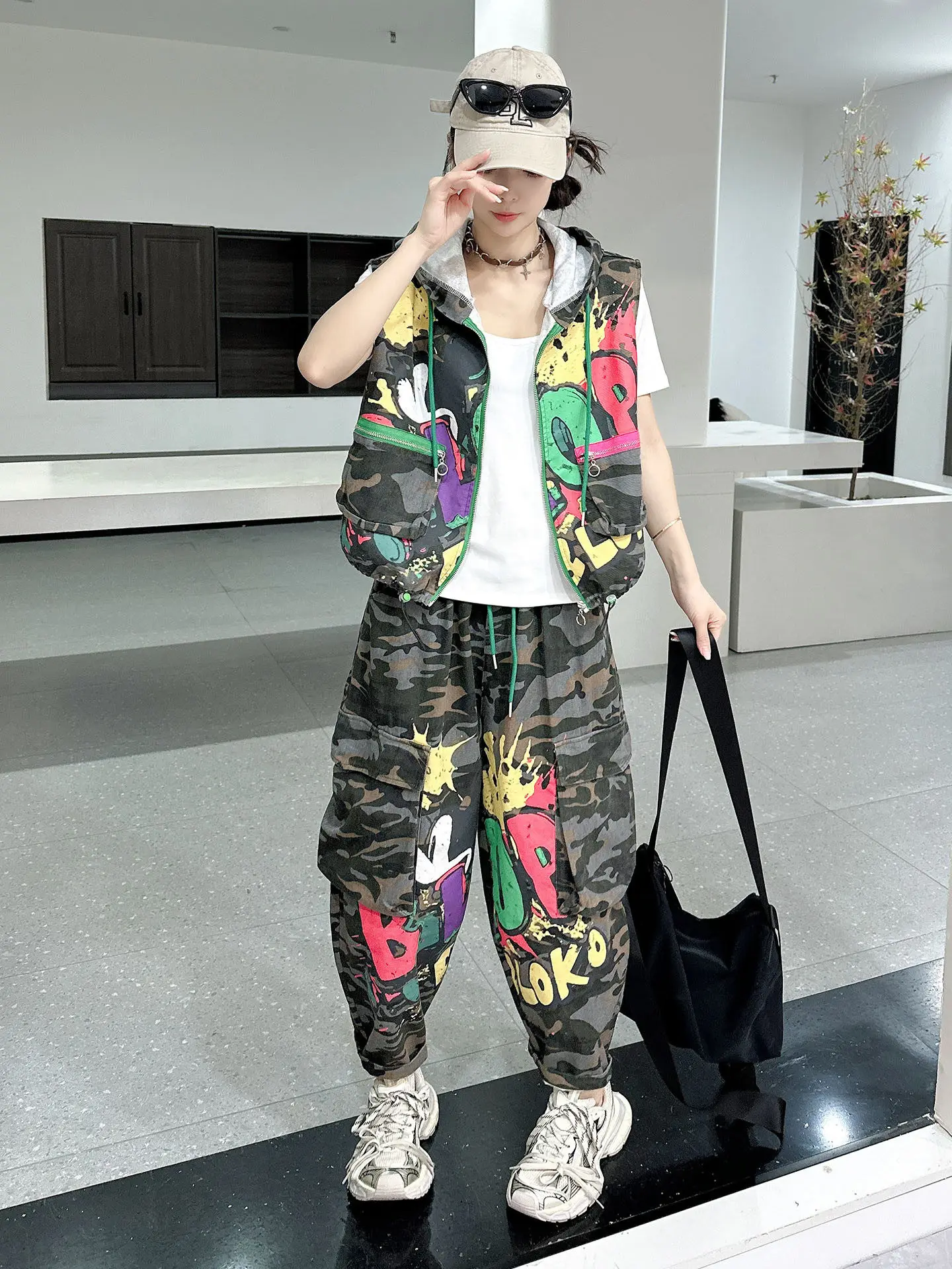 Camouflage Vest Two Piece Set Women Hip Hop Streetwear Sleeveless Denim Jacket Harem Cargo Pants Casual Outfit Wholesale view 2