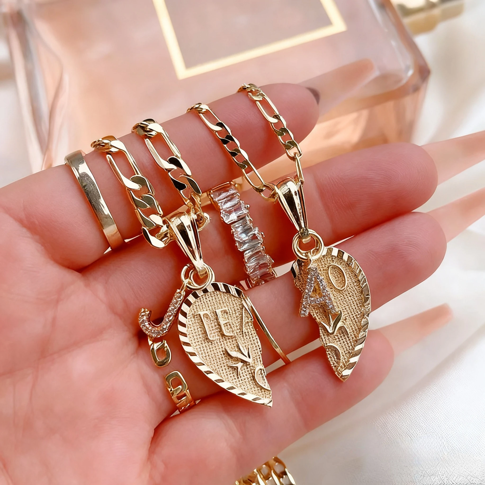 

Customized Couple Initial Heart Necklaces Gold Plated Letter Pendant Necklaces For Girlfriend Jewelry Valentine's Day Gift