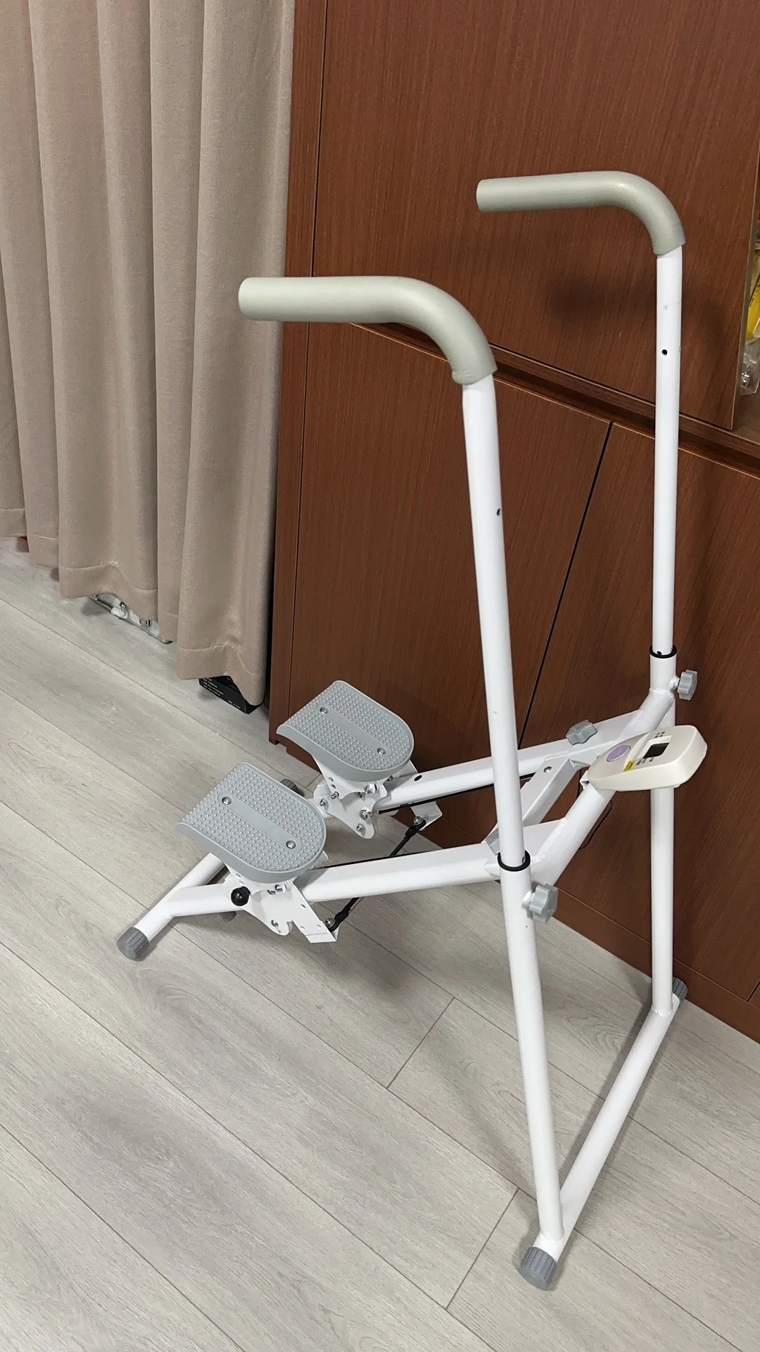 

Foldable Vertical Climber Home Gym Adjustable Armrest & Pedal Mountain Climber