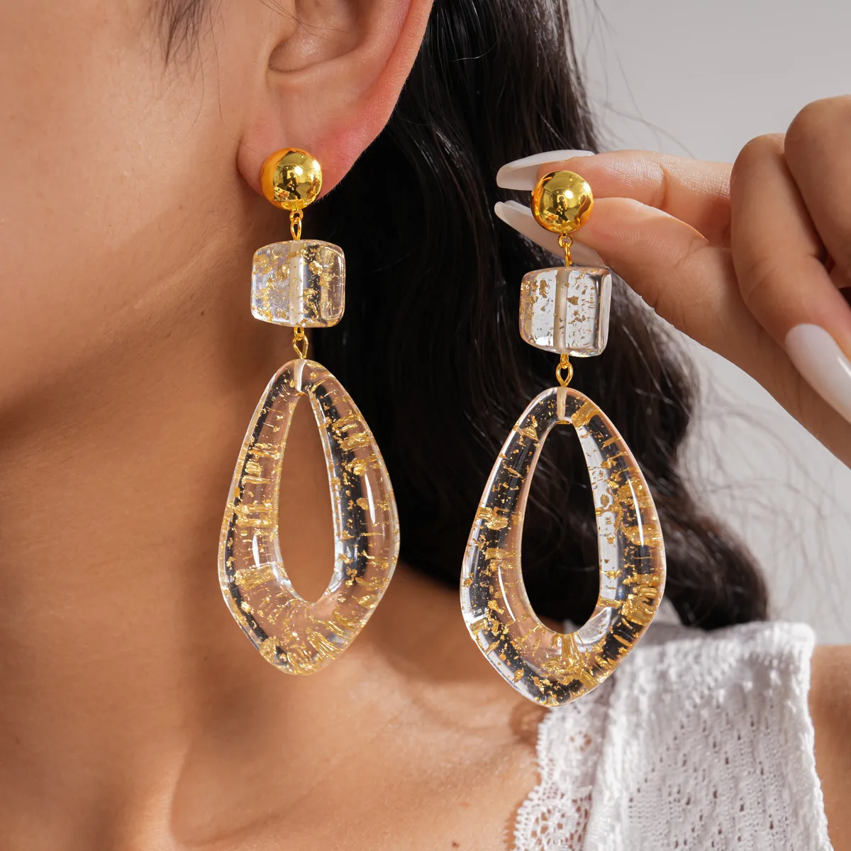 

Retro Geometric Resin Inlaid Gold Foil Shaped Water Drop Earrings for Women Statement Transparent Acylic Earrings Party Jewelry