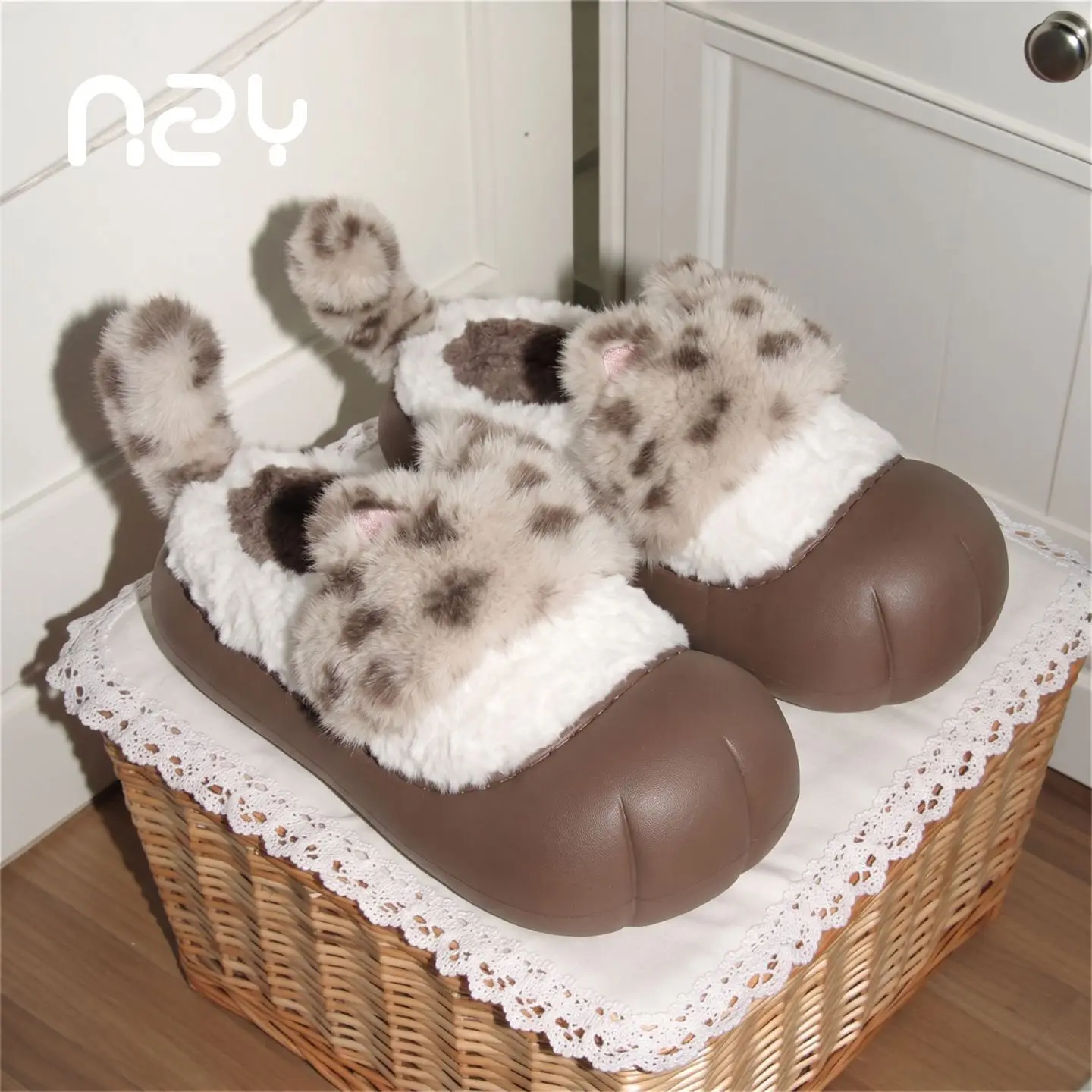 New Warm Fluffy House Slippers Cat Paw Design Dark Leopard Spotted Furry Upper Closed Back Thick Waterproof Sole Winter Footwear