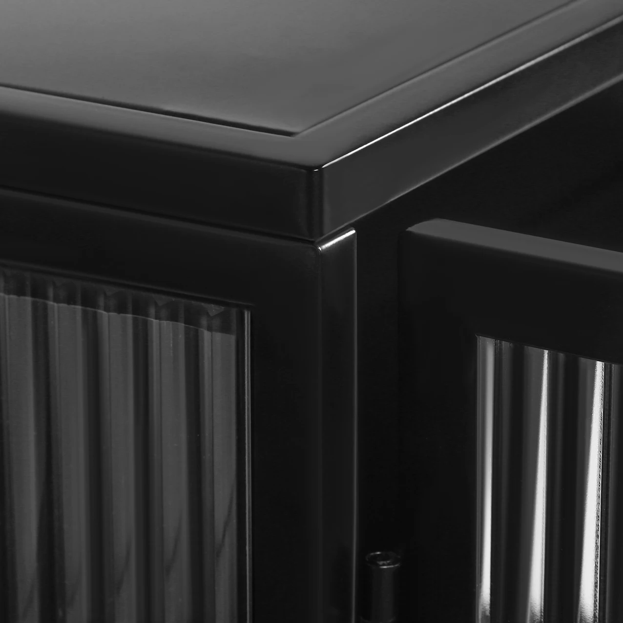 خزانة حائط حديثة ببابين مع أبواب زجاجية وتخزين من 3 طبقات للمدخل