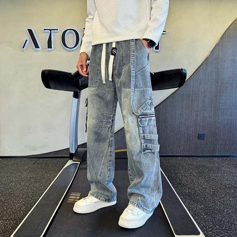 Celana Jeans Pria Berkualitas Tinggi GIOIOMen, Celana Denim Kasual Cargo Multi-Kantong dengan Tali Serut di Pinggang, Musim Gugur Musim Dingin 2025