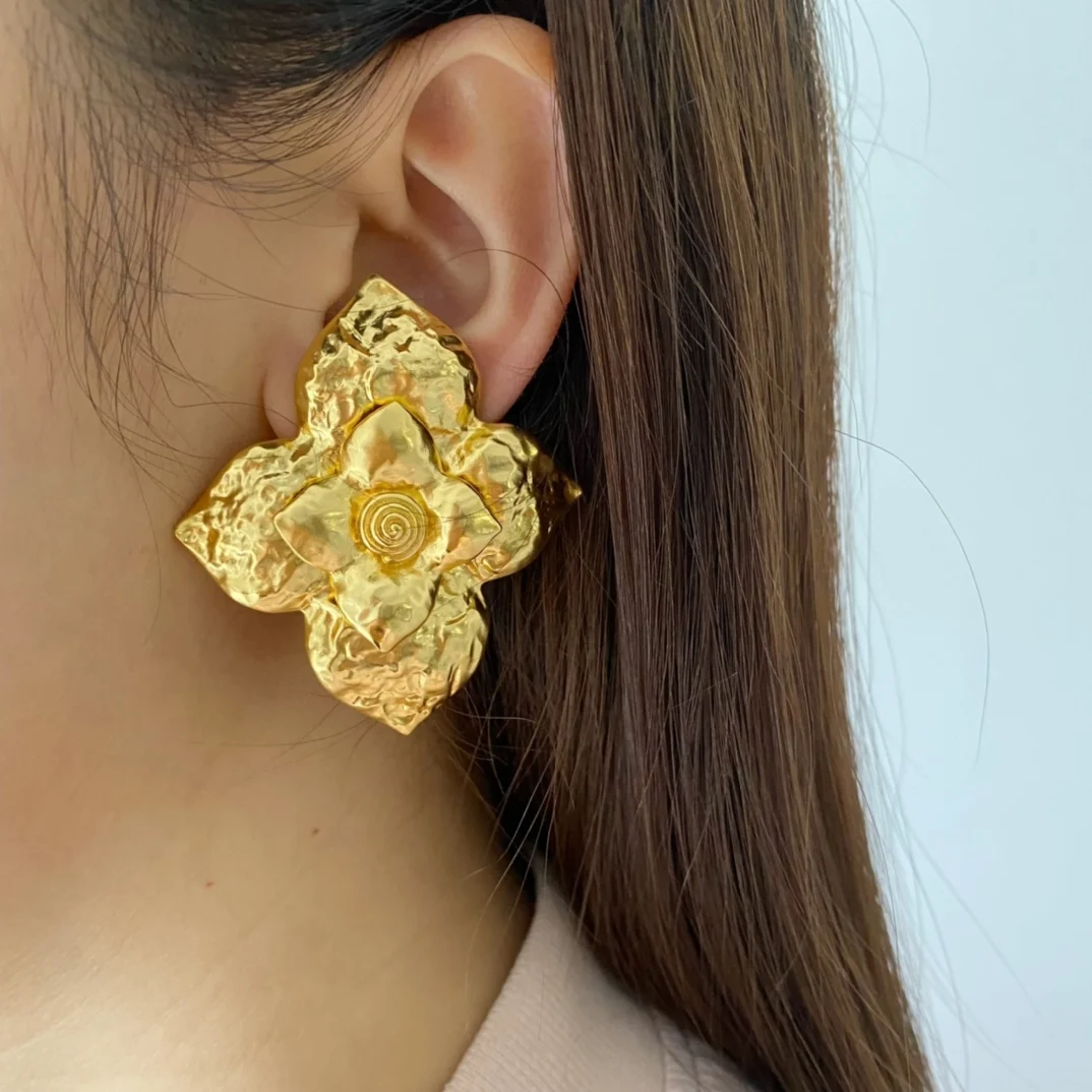 

New European and American Fashion Retro Flower Ear Clip Women Light Luxury Elegant Earrings Jewelry