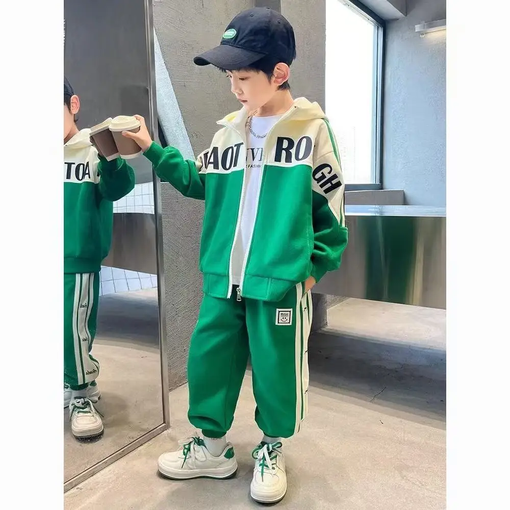 

Boys' Spring and Autumn Set 2025 New Zhongda Children's Cool Handsome Sportswear Boys' Fashion Letter Two Piece Set