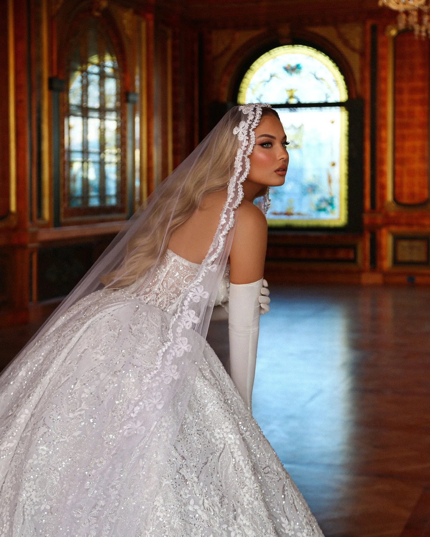 Simple Classic Wedding Veils Lace Appliqued Edge Polycyclic Lace Cathedral Veil With Comb Veil for Bride Wedding Customized