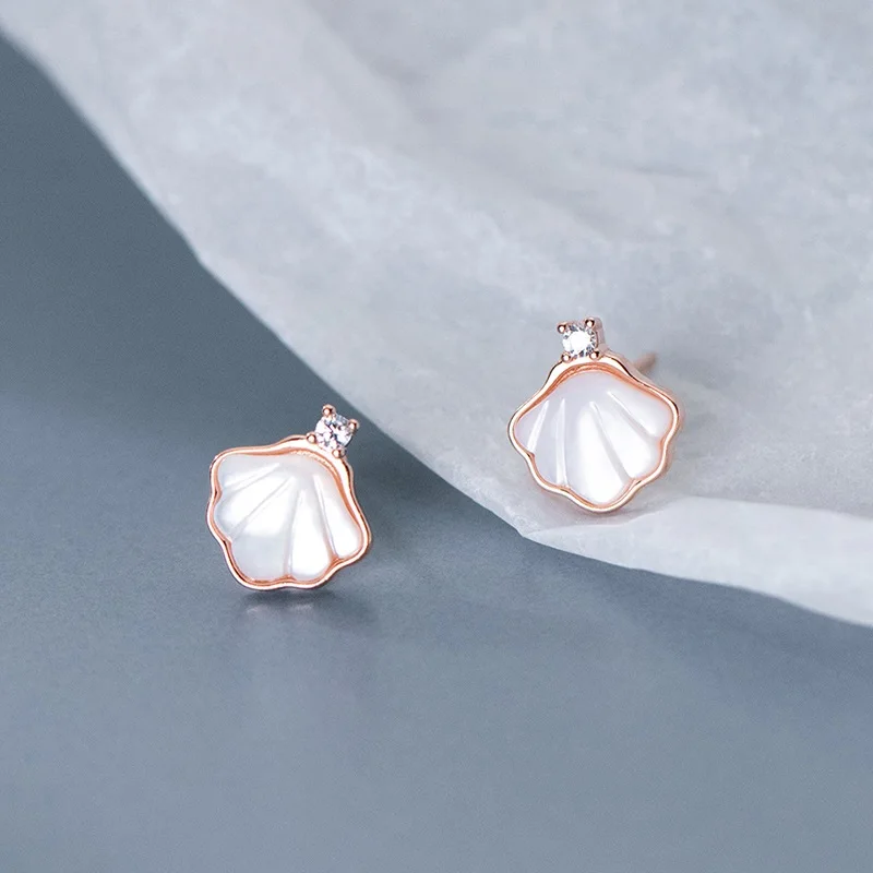 New Fashion Simple Style Mini Leaf Stud Earrings For Women Crystal Zircon Shell Female Little Literary Earring Jewelry Best Gift