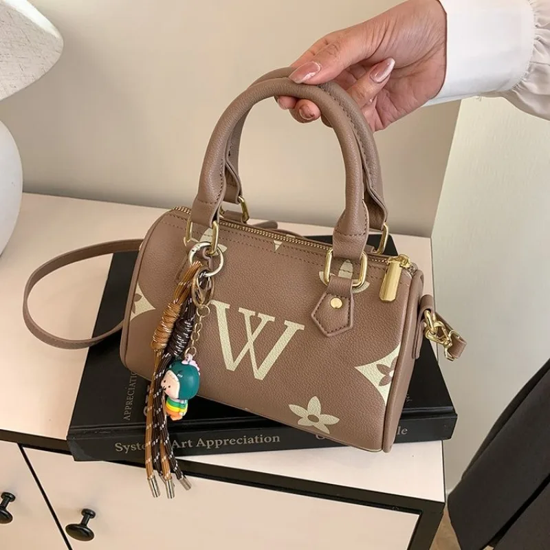 

Exquisite Dainty Crossbody Bag Ladies Office Commuting Daily Work Attractive Chic Effortless Dainty Elegant Portable Versatile