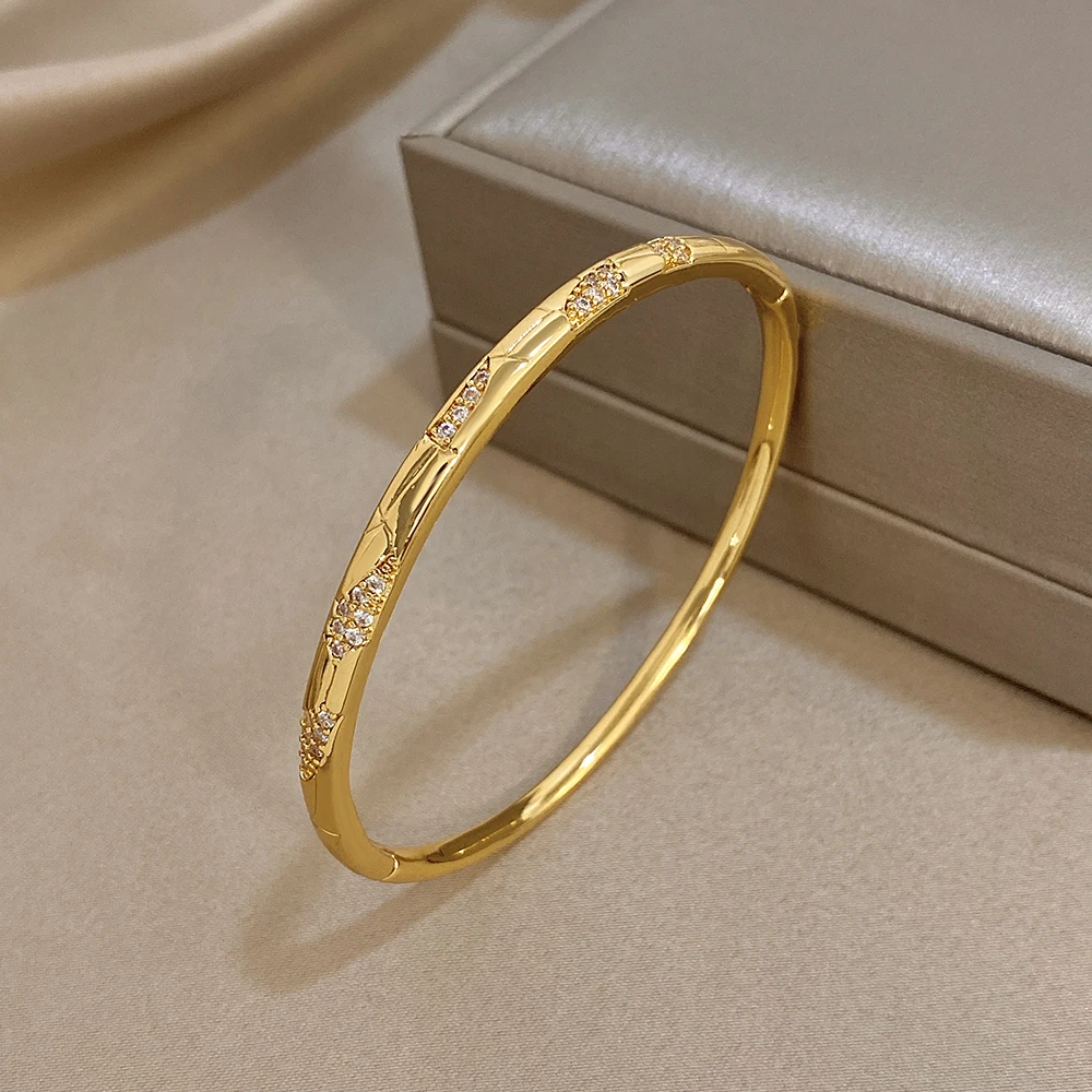 سوار فاخر مطلي بالذهب الزركون اللامع للنساء الحد الأدنى جولة رقيقة مفتوحة الربيع مشبك الإسورة الأزياء والمجوهرات هدية