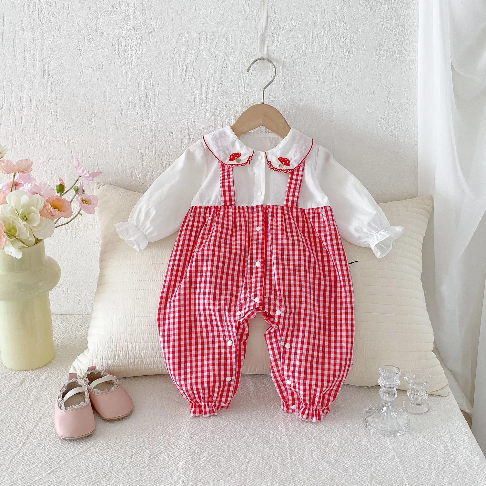 

2025 Autumn Baby Girl Romper 0 - 3Y Vintage Red White Checkered Fake Two Piece Mushroom Embroidery Bodysuit