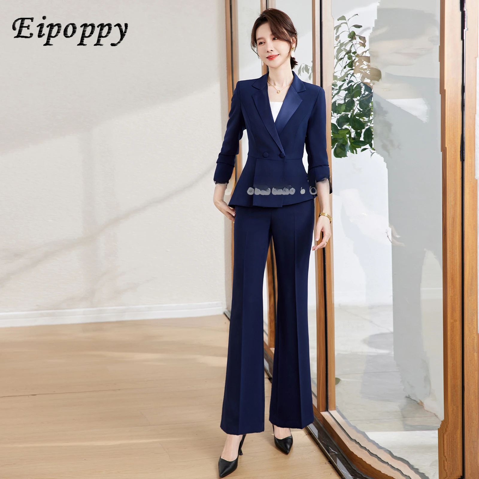 Temperament, professional attire, fashionable suit, female