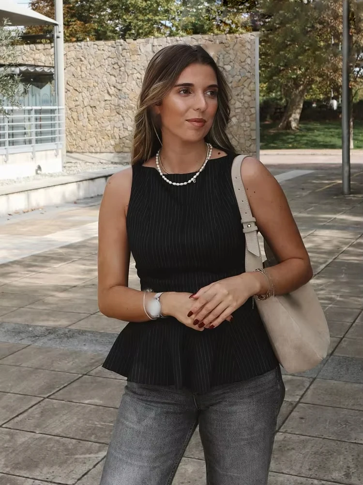 Striped Slim Tank TShirt Women Summer 2025 New Sleeveless Casual Solid O Neck T-Shirt Streetwear Fashion Simple Zipper Vest Top