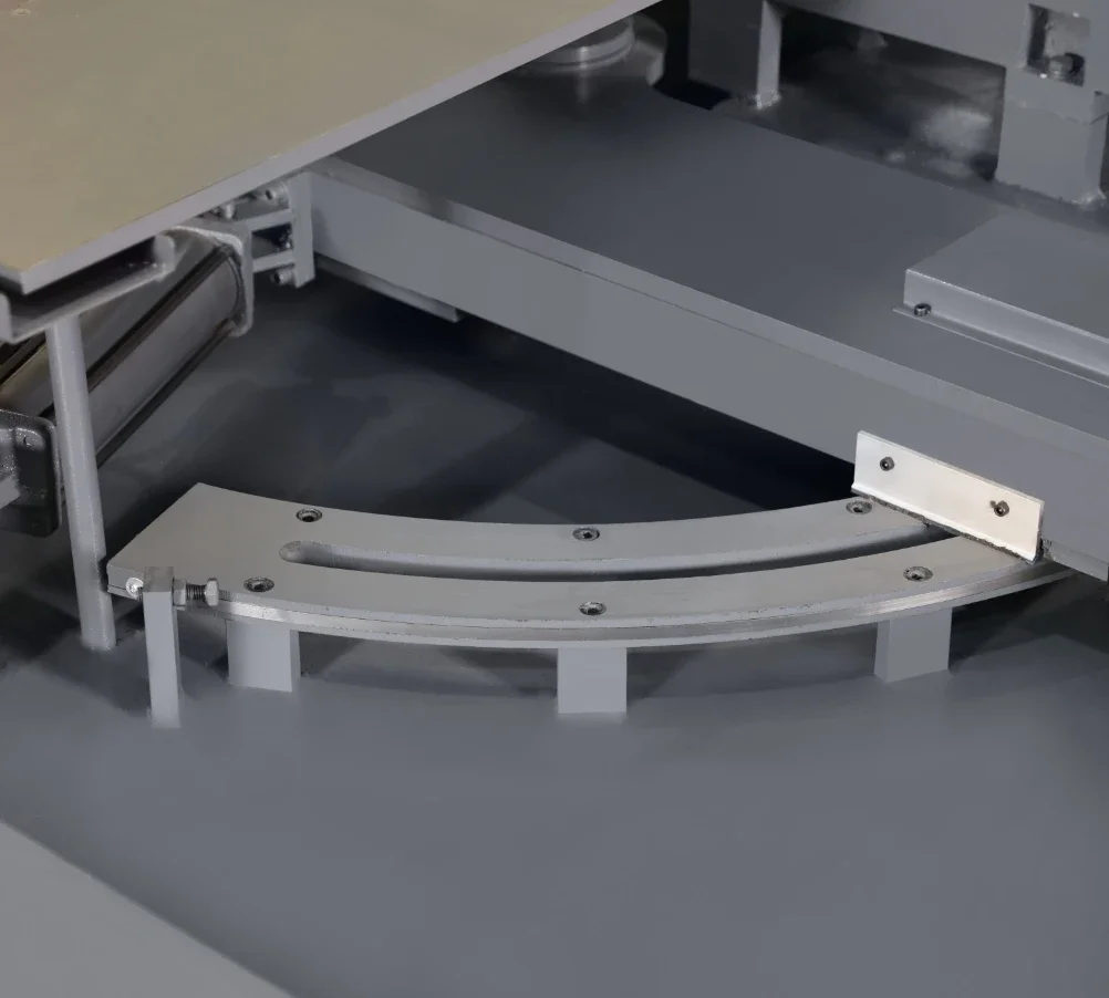 منشار النطاق الأوتوماتيكي GB4028 منشار شريطي أفقي بزاوية دوارة.