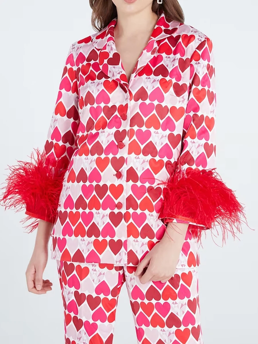 Set pigiama da donna in raso con stampa a cuore, polsino in piume, camicia a maniche lunghe con risvolto e pantaloni in vita elastica, indumenti da notte da 2 pezzi