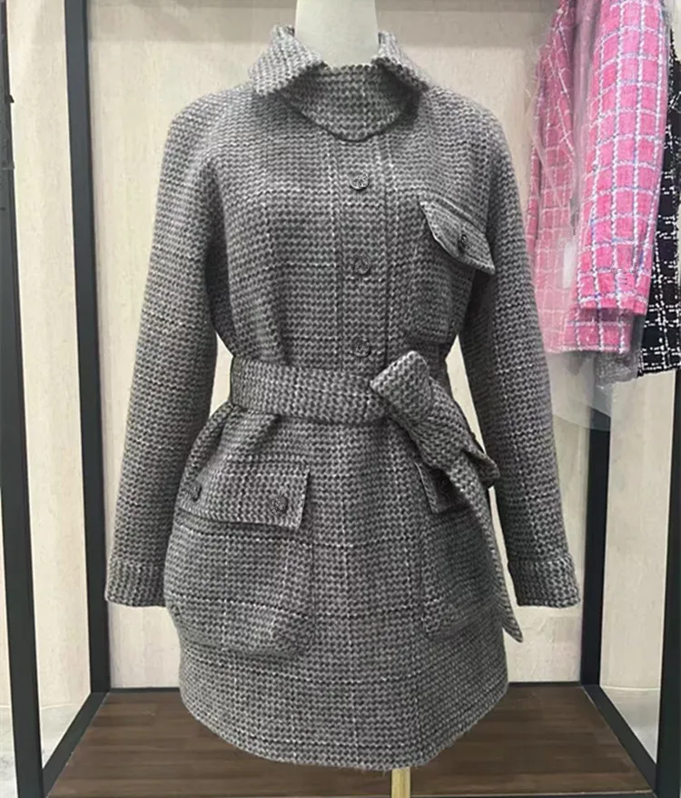 Europe and the United States women\'s 2024 winter new Long sleeve lapel single breasted fashion Tweed jacket with gray belt