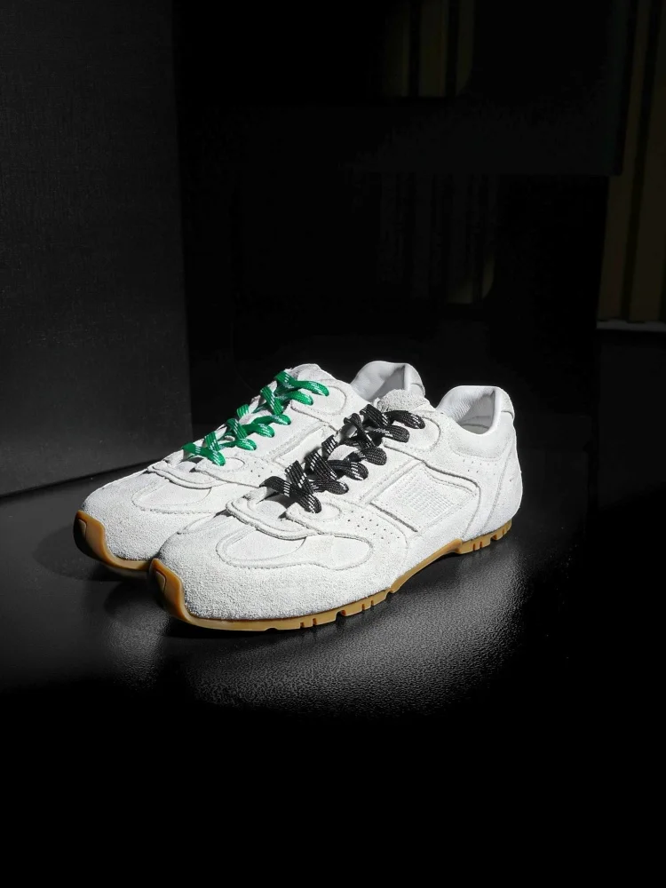 

Новый стиль осень-зима 2025 года, плоский дизайн, материал из натуральной кожи, модный ретро-стиль, повседневные кроссовки, обувь