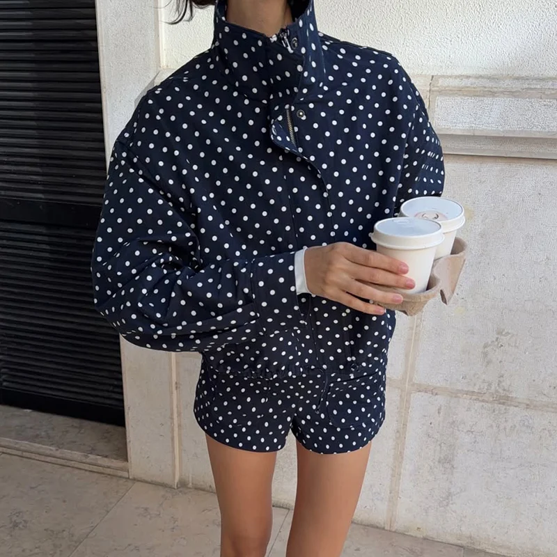 2026 Frühling Polka Dot Shorts Set Damen 2-teilig Lässiger Stehkragen Reißverschluss-Jacke Hochgeschnittene Shorts Schicke Damen-Outfits