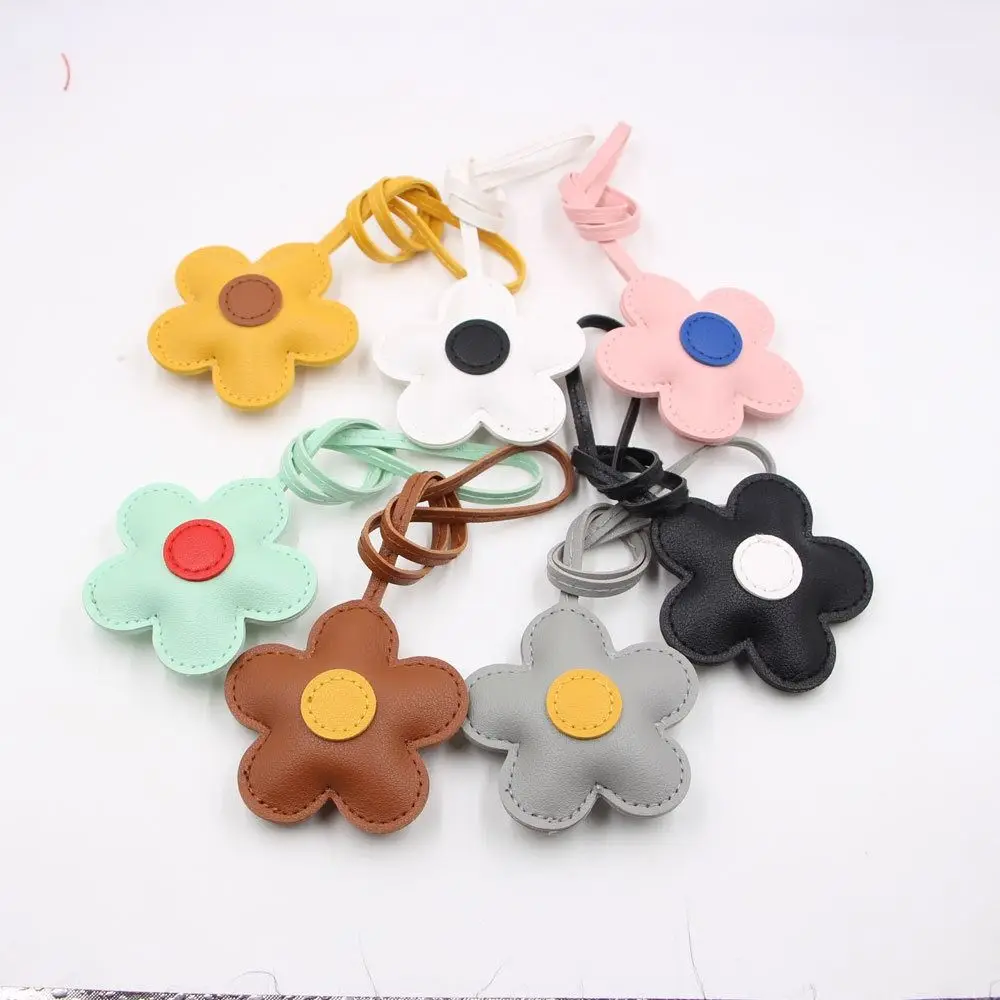 PU Leather Sunflower Bag Pendant Car Keyring Cartoon Five Petal Flower Keychain Contrasting Fashion Bag Pendant Car Accessory
