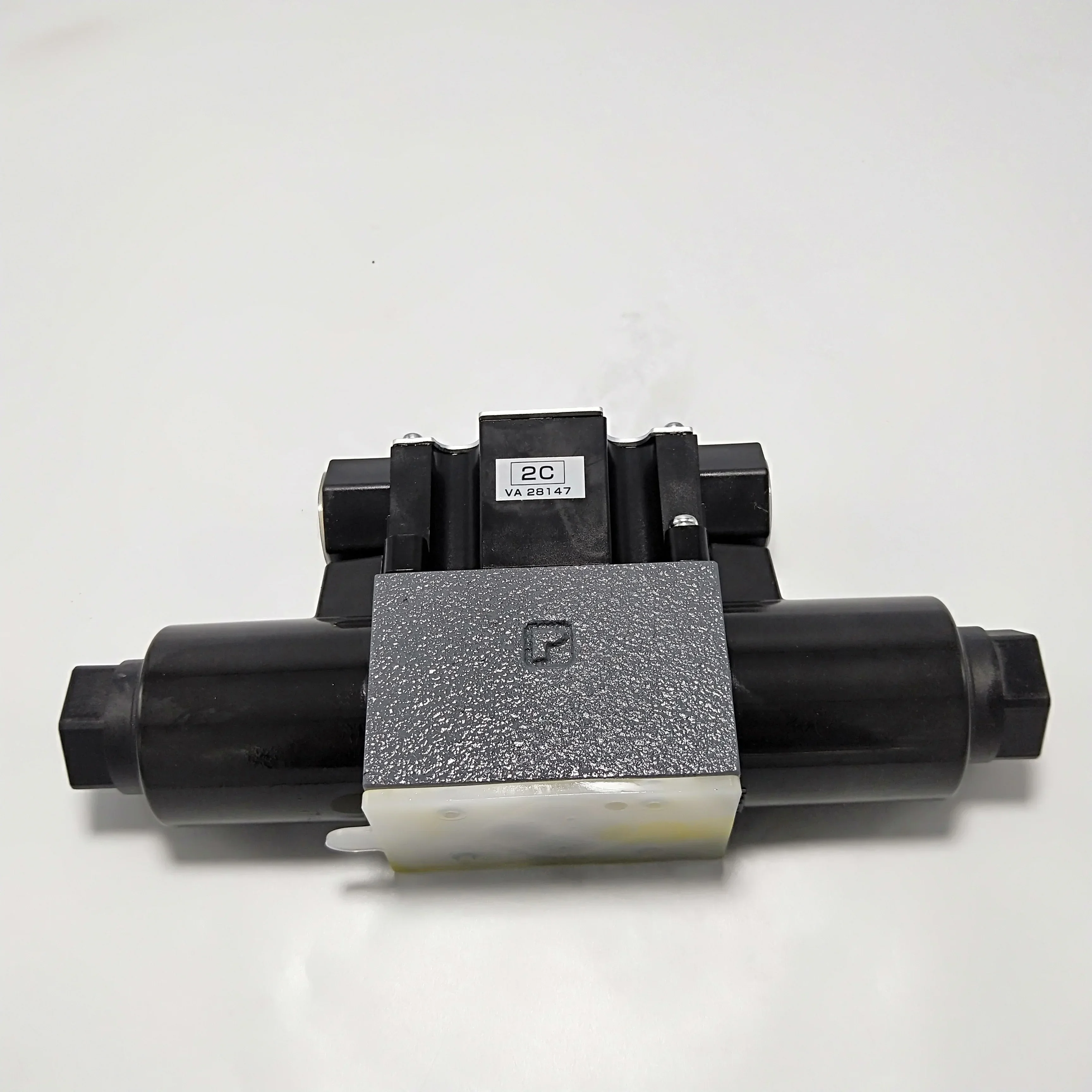 Hot sales series Hydraulic Solenoid valve DG4V-3-2C-M-P7-H-7-56 DG4V-3-2C-U-H-100 Directional Control Valve