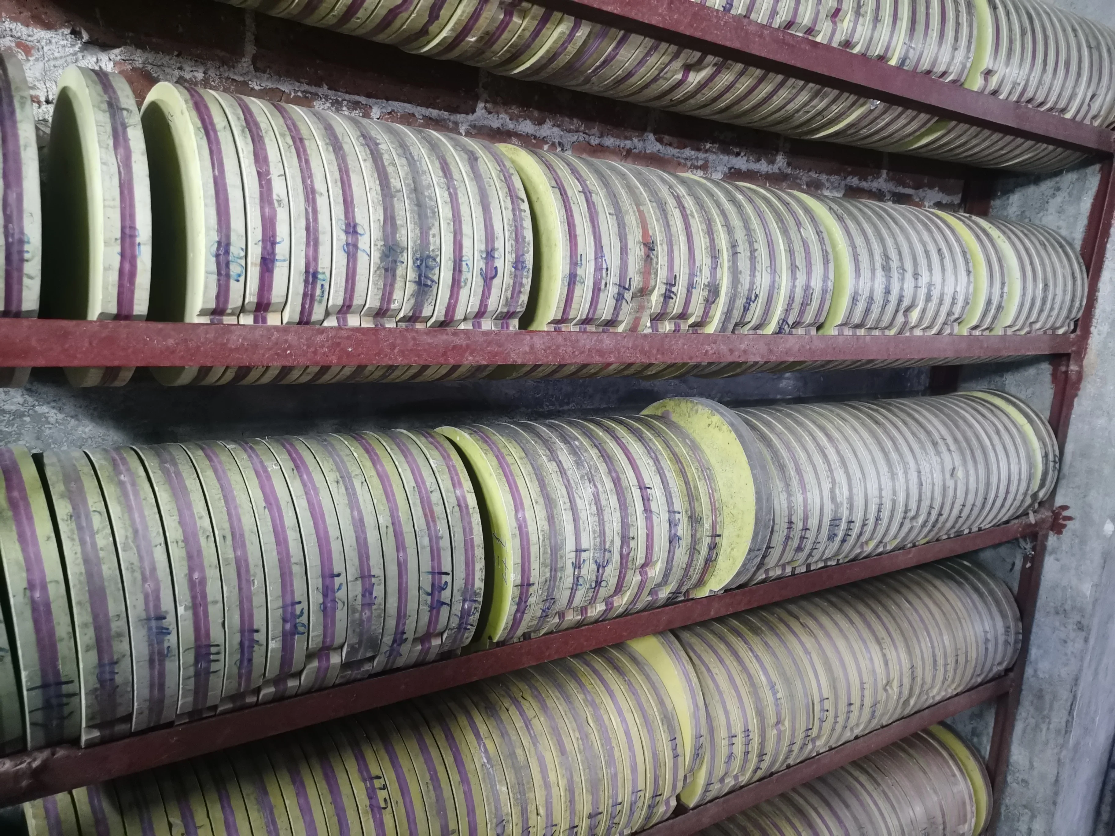 l-2-a411-articulo-decorativo-ecologico-elaborado-en-resina-y-metal-hecho-en-china