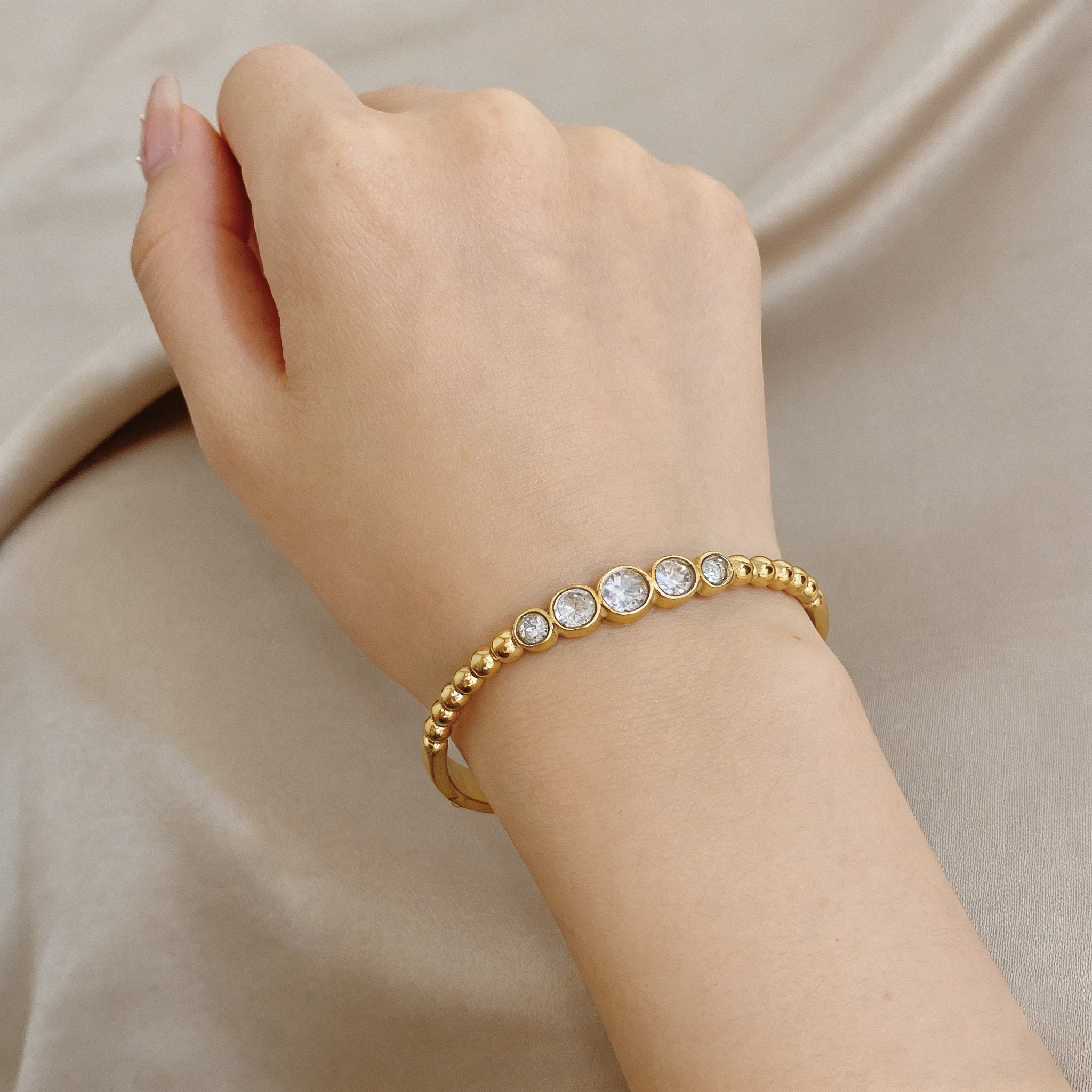 

Freetry Classic Round Bead Splicing Stainless Steel Bangle for Women Rhinestone Gold Plated Waterproof Bracelet Daily Jewelry