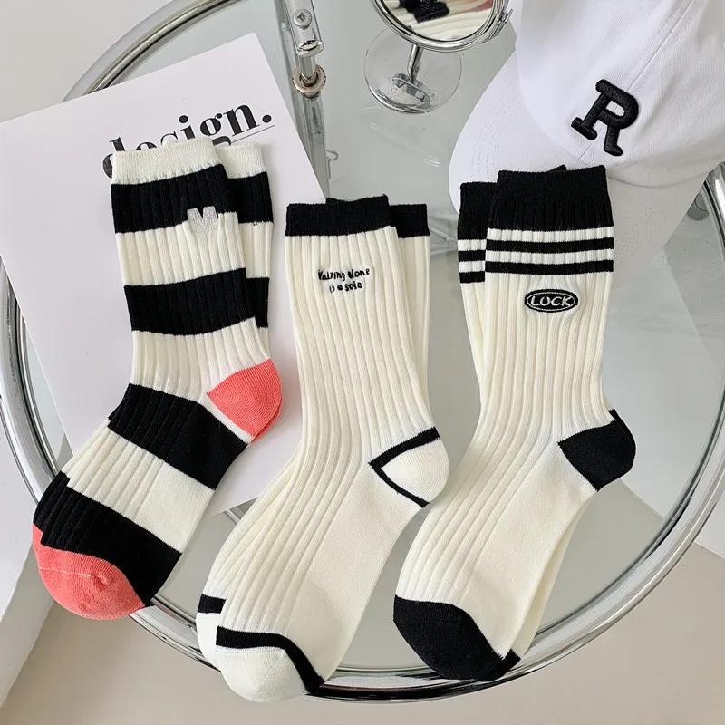 Cotton Women\'s Long Socks Medium Tube Korean White Breathable Leisure Girls Embroidery Male Sock Spring Summer Stripe Woman Cute