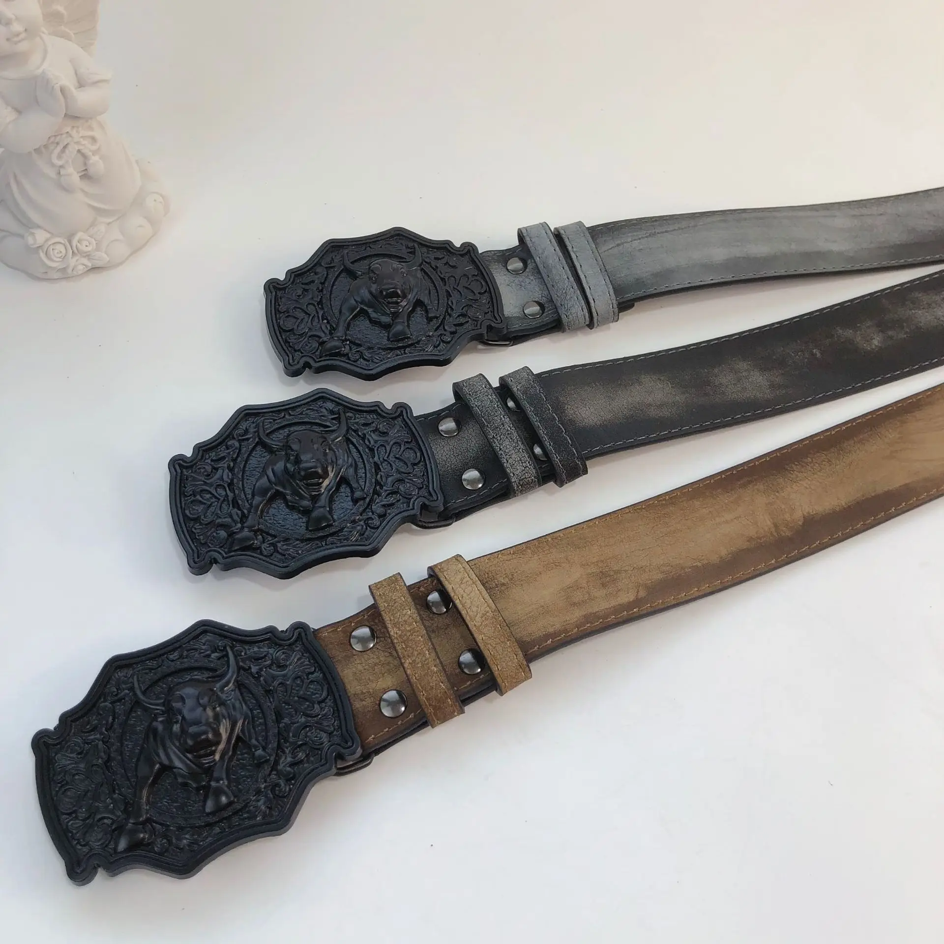 

Ремень унисекс из воловьей кожи 2025 года — винтажный пояс с массивной пряжкой, дизайнерский ремень нестандартной формы для женщин/мужчин, джинсовый аксессуар в стиле ретро