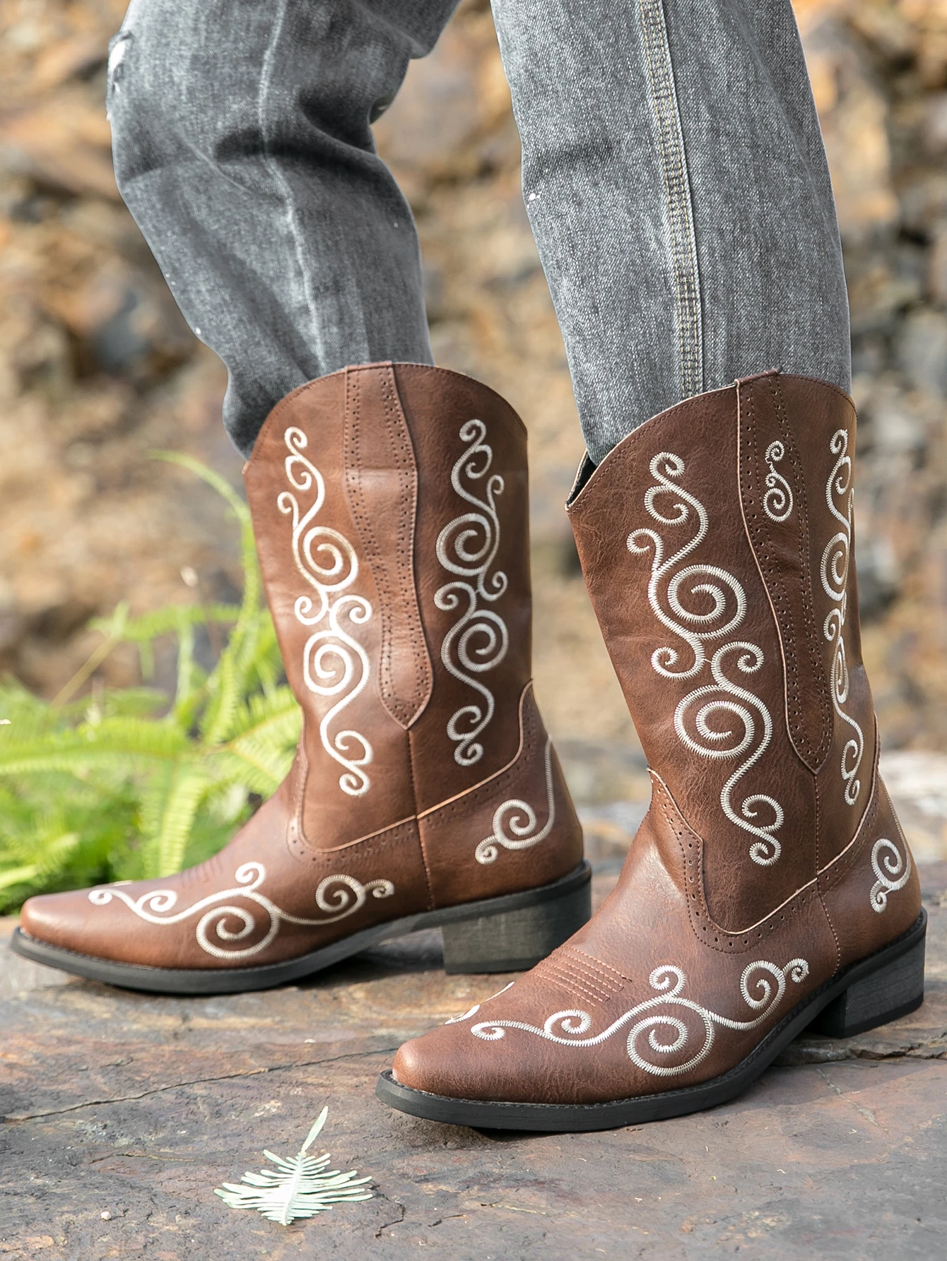Men Embroidered Western Boots PU Low Heel Pointed Point Fashion Comfortable Classic Men Boots Size 38-46 Cowboy Shoes for men view 5