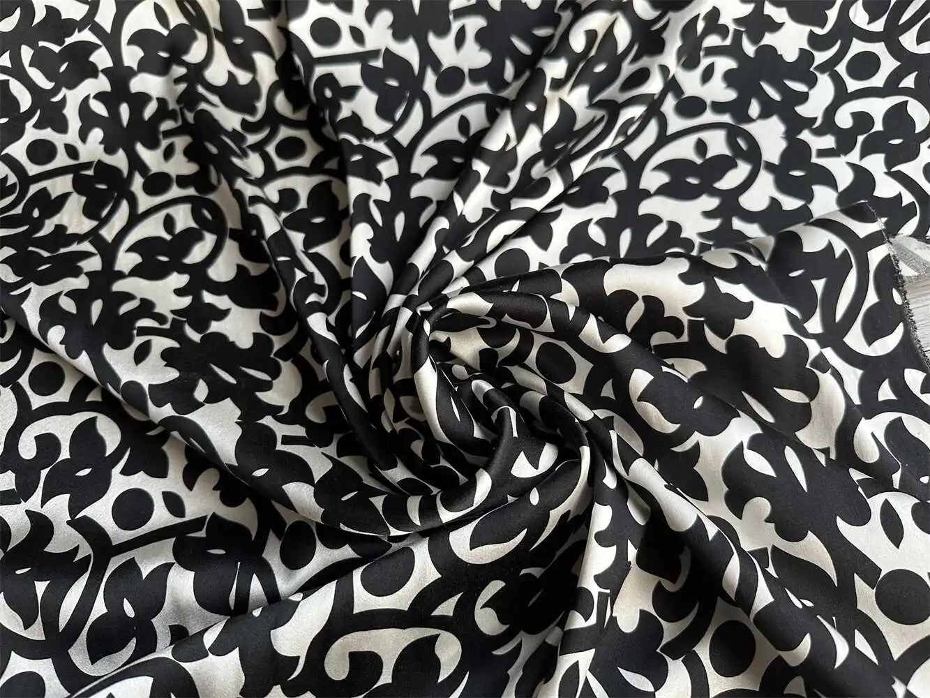 1 meter 100% Mulberry Silk 18 momme Charmeuse Silk Fabric Black Floral Print 106cm 41.7